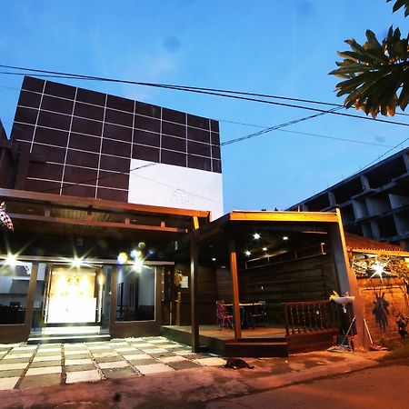 Easton Kuta Homestay Buitenkant foto