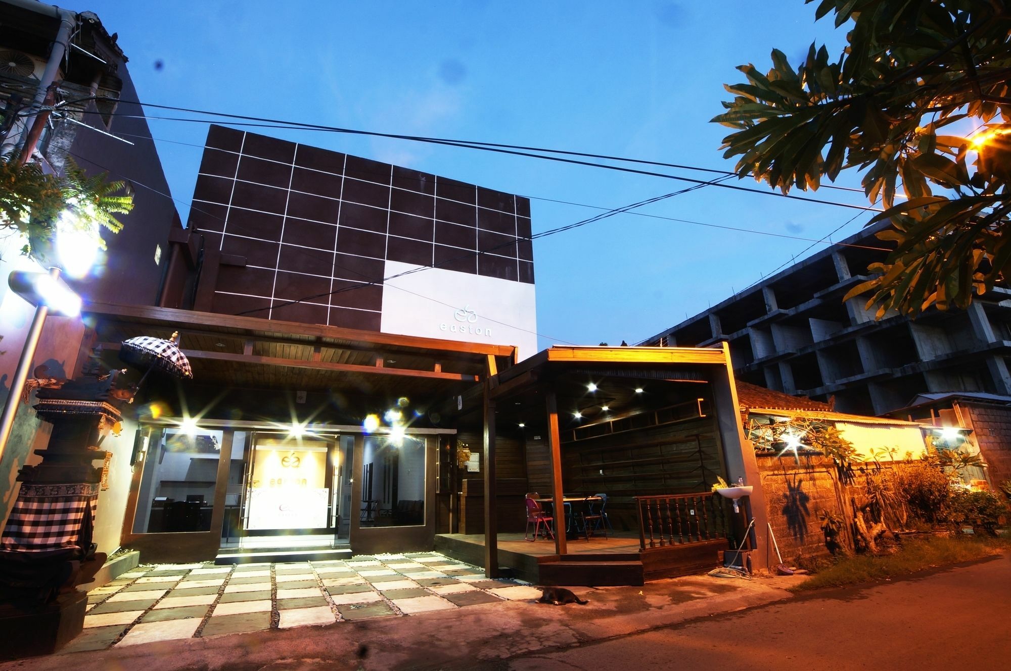 Easton Kuta Homestay Buitenkant foto