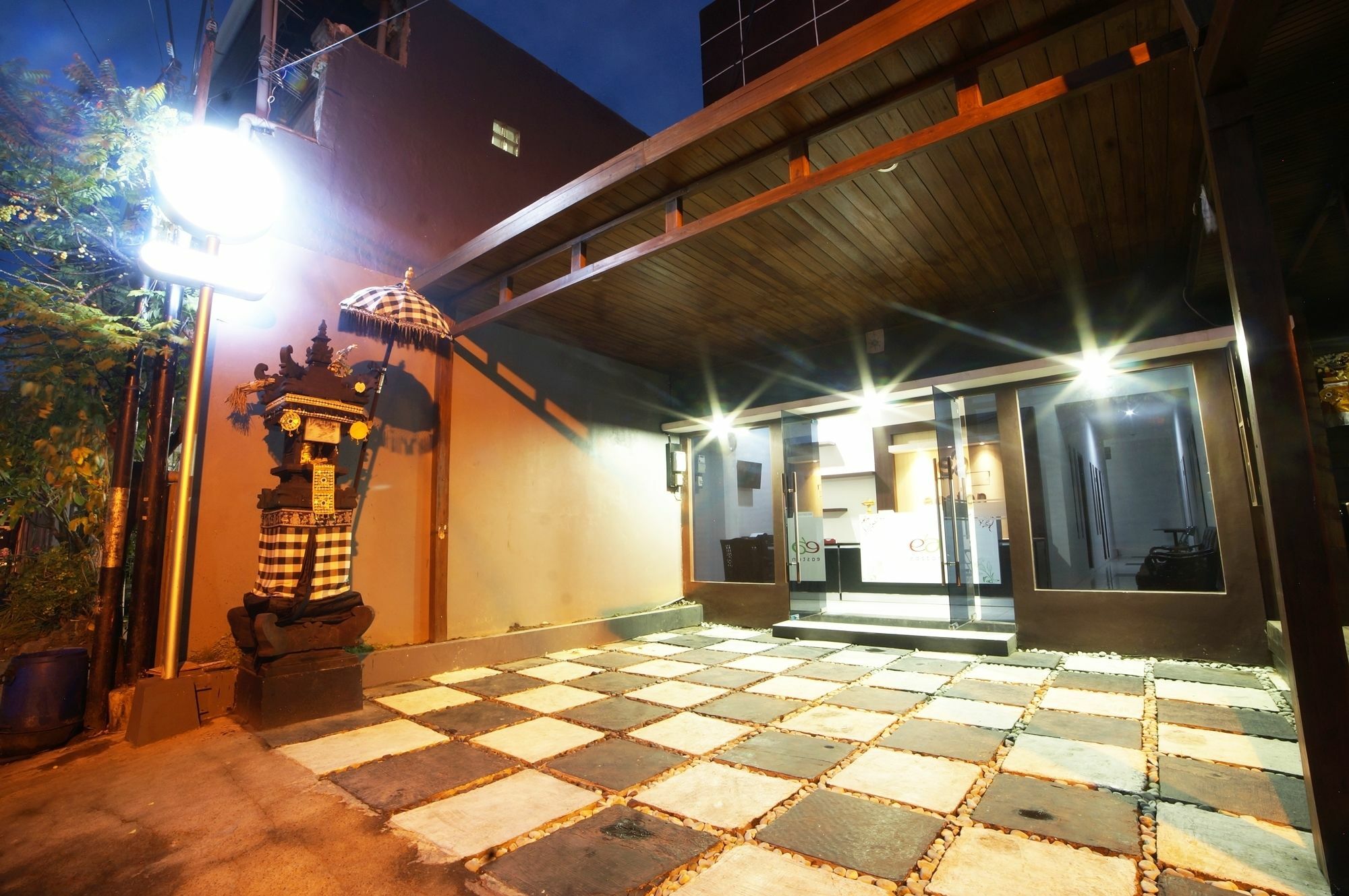 Easton Kuta Homestay Buitenkant foto